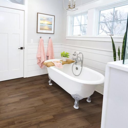 Warm-Laminate-Floor-Clawfoot-Tub
